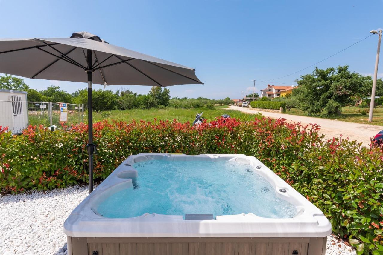 Villa Lucia With Jacuzzi And Private Pool Kadumi Экстерьер фото